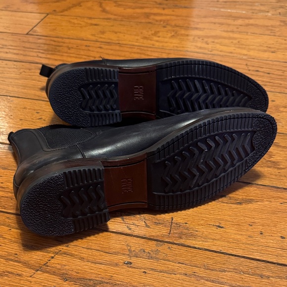 Frye Men’s Chelsea Boots - Picture 9 of 9